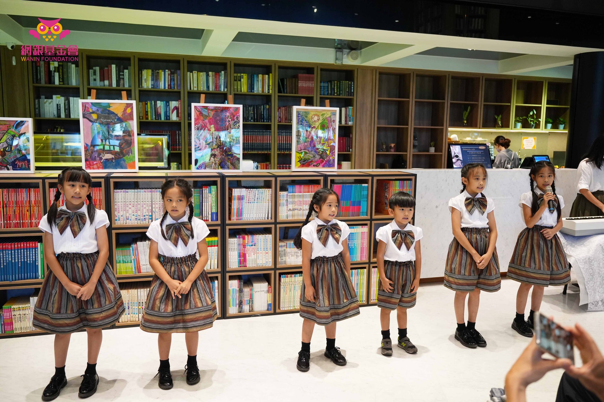 網銀基金會 - 拾本書堂首場公益畫展【發掘 ∞ 邱聖凱】