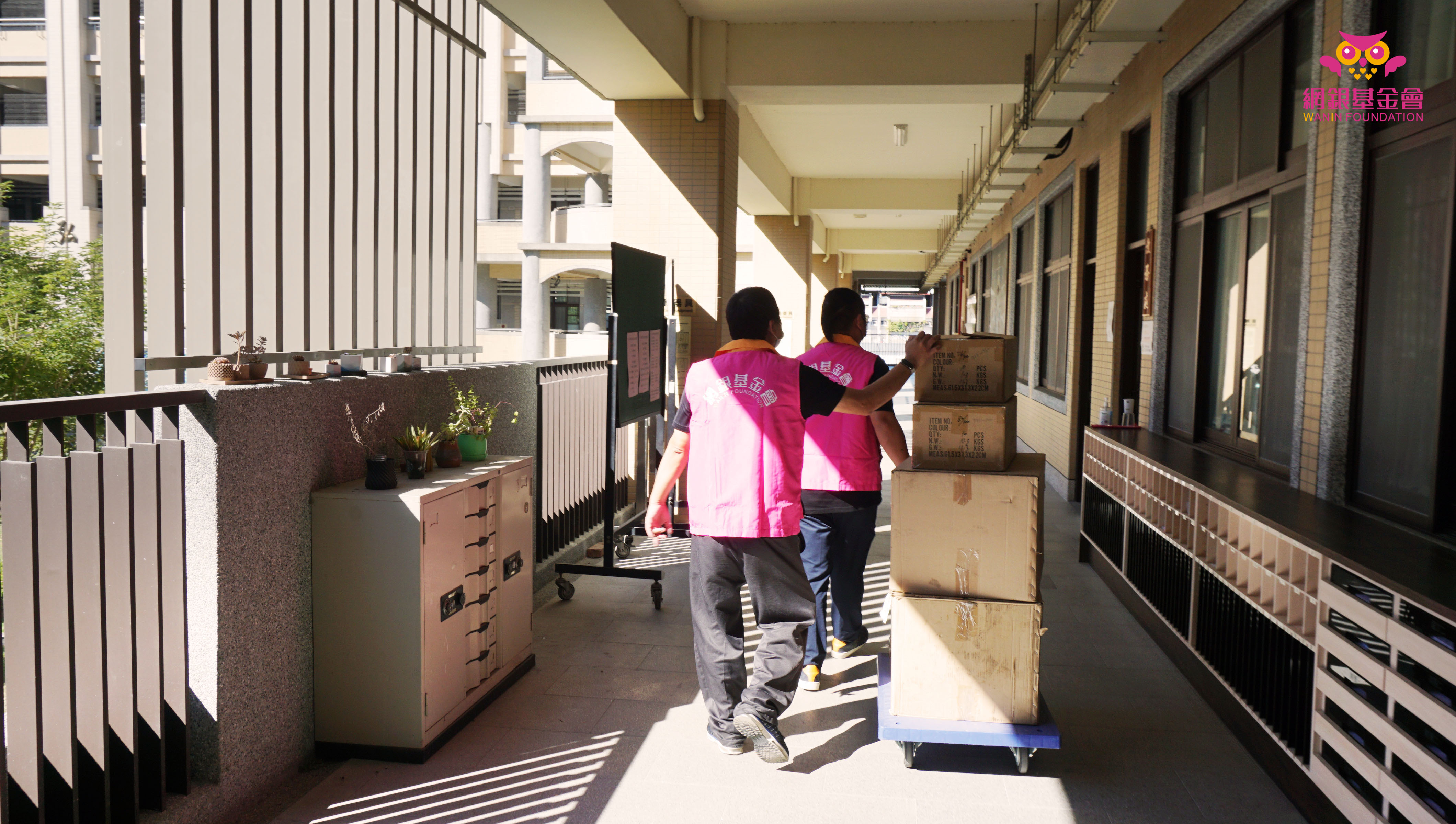 物資捐贈全紀錄 - 平板架、暖暖包捐贈